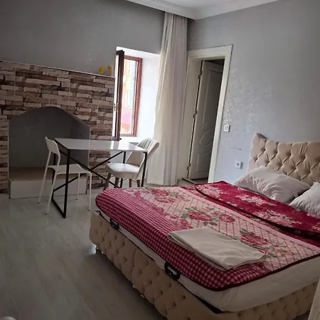 Pensionat Antalyanin Kalbinde Terasli Odalar Antalya