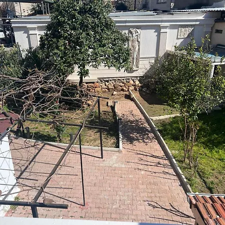 Antalyanin Kalbinde Terasli Odalar Pensionat Antalya